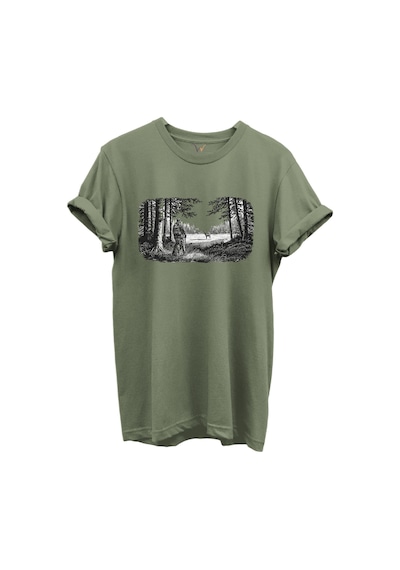 Avcı Ve Geyik Orman Manzarası Çizim Baskılıı %100 Pamuk Regular Fit Bisiklet Yaka Unisex T-shirt Haki