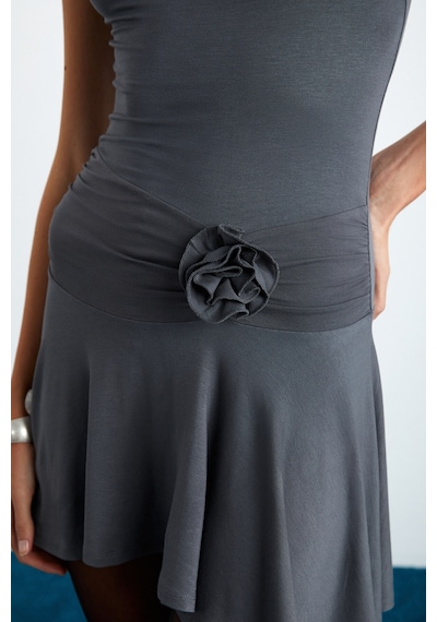 ETHIQUET RICCY Kadın Viskon ikralı Kumaşlı Bodycon Asimetrik geniş etekli Dekoratif güllü Gri Elbise