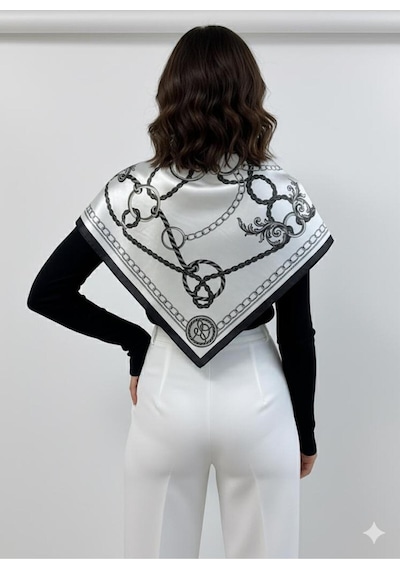 Tarzını Seç Zincir Desenli Siyah Üçgen Fular Bandana Estacraft - 100x45 Cm