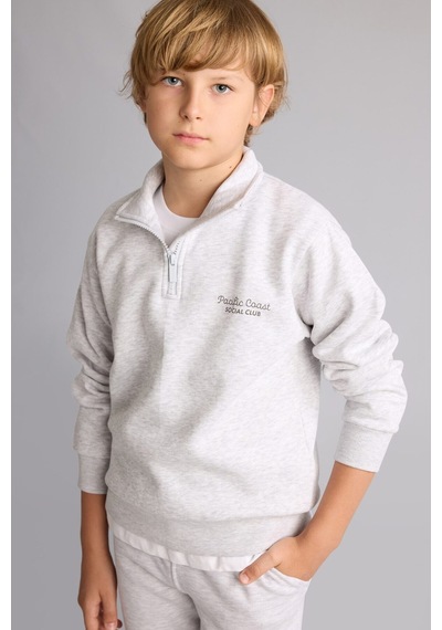 Defacto Regular Fit Yarım Fermuarlı Dik Yaka İçi Yumuşak Tüylü Yazı İşlemeli Sweatshirt Erkek Çocuk H9689a826wngr400 Gri-gr400