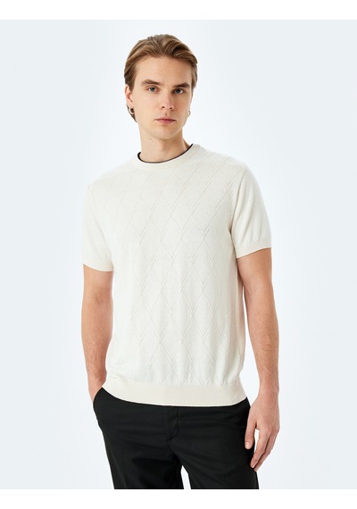 Koton Regular Fit Geometrik Dokulu Kısa Kollu Pamuklu Triko Tişört Ekru 5sam70010ht Ekru