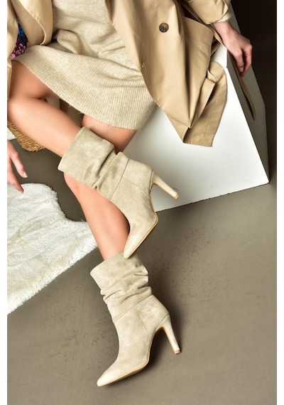 Fox Shoes R404020302 Bej Süet İnce Topuklu Büzgülü Kadın Bot Bej