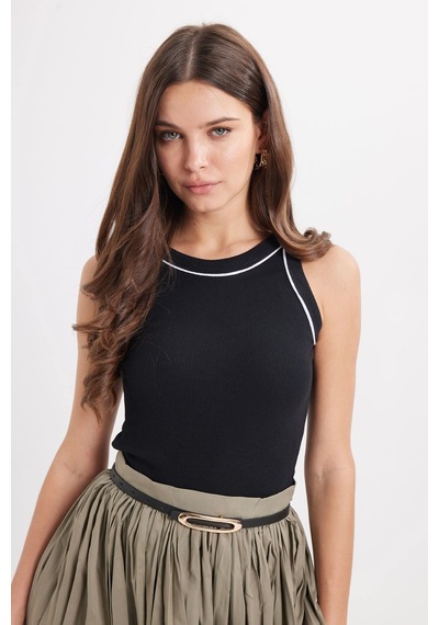 Tudors Kadın Slim Fit Dar Kesim Pamuklu Askılı Bisiklet Yaka Biyeli Siyah Crop Atlet-50980