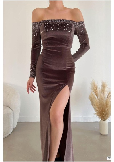 Lior Design Kadın Trend Model Esnek Kadife Kumaş Yırtmaçlı Uzun Kollu Abiye Elbise Kahverengi