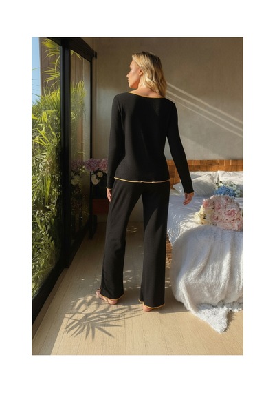 Fantezia Night Kadın Bordo Fiyonklu İç Çamaşırı Ve Uzun Kollu V Yaka Pijama Takımı 4'lü Set Siyah Fantezia Night Kadın Bordo Fiyonklu İç Çamaşırı Ve Uzun Kollu V Yaka Pijama Takımı 4'lü Set Siyah