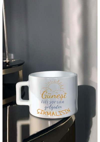 Güneşi İstiyorsan Gölgeden Çıkmalısın Tasarımlı Çay Fincanı Beyaz