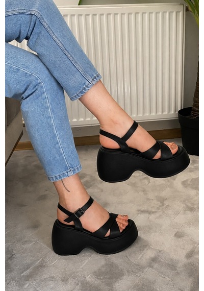 Preshley Kadın Dante Çapraz Bantlı Kalın Taban Ortopedik Sandalet K-3000 Siyah