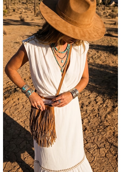 Fashion Cocktail İnci Sıralı Ve Jüt Şeritli Apoletli Kolsuz Bohem Organik Doku Krınkıl Kumaş Eteği Astarlı Kruvaze V Yaka Crop Bluz Fırfırlı Uzun Boho Bohem Tatil Chic Etek Seti İkili Takım ekru