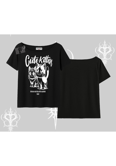 Tarzsokak Cute Kitten Yazılı Sevimli Kedi Baskılı Kayık Yaka Tshirt Siyah Tarzsokak Cute Kitten Yazılı Sevimli Kedi Baskılı Kayık Yaka Tshirt Siyah