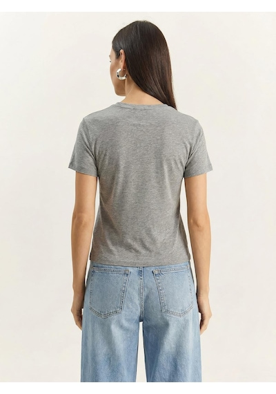 Shade Kadın Kabartma Çiçek Aplikeli Yazı Baskılı Basic T-shirt 7524 60283951 - Gri