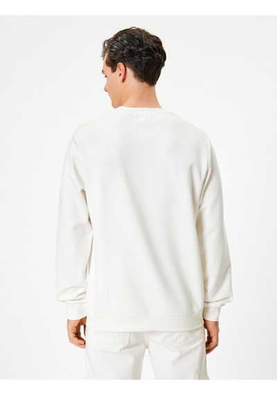 Koton Bisiklet Yaka Sweatshirt Minimal Baskılı İnterlok Kumaş Pamuk Karışımlı Beyaz 5wam70084mk Beyaz