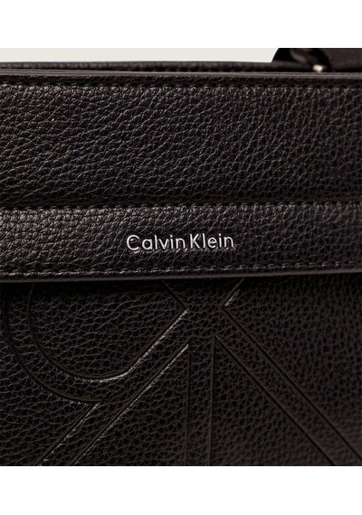 Calvin Klein Erkek Emblem Emboss Slim Omuz Çantası Siyah