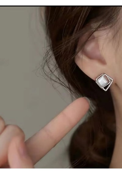 925 Ayar Gümüş Kristal Taşlı Geometrik Kare Küpe Gümüş