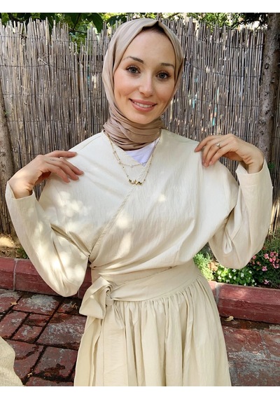 Butik Moda Etkm001 Üstü Bağlamalı Eteği Yandan Fermuarlı Takım Bej 001