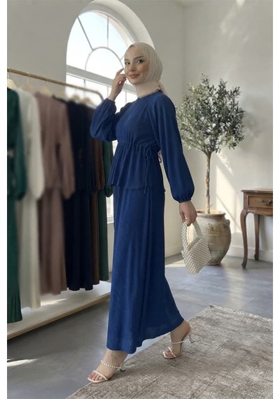 Maşuka Bürümcük Kumaş Bel Büzgülü Peplum Üst Ve Maksi Etekli Şık Ve Rahat Tesettür İkili Takım Mavi Mavi Maşuka Bürümcük Kumaş Bel Büzgülü Peplum Üst Ve Maksi Etekli Şık Ve Rahat Tesettür İkili Takım Mavi Mavi