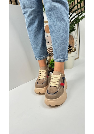 Günlük Kadın Sneaker Kalın Yüksek Taban Bağcıklı Rahat Tiger Şeritli Spor Ayakkabı 032 06-vizon Laci Kırmızı Günlük Kadın Sneaker Kalın Yüksek Taban Bağcıklı Rahat Tiger Şeritli Spor Ayakkabı 032 06-vizon Laci Kırmızı