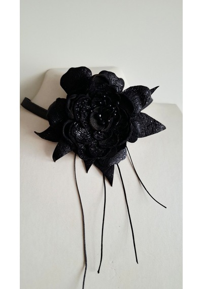 Gotik Siyah Hakiki Deri Çiçek Choker Kolye 01 - Siyah