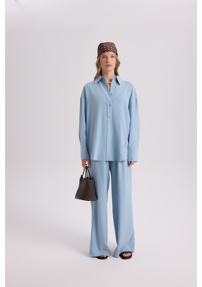 Mai Collection Mai Studios Co. Nunzia Arka Detaylı Mavi Oversize Gömlek Pantolon Takım mavi Mai Collection Mai Studios Co. Nunzia Arka Detaylı Mavi Oversize Gömlek Pantolon Takım mavi