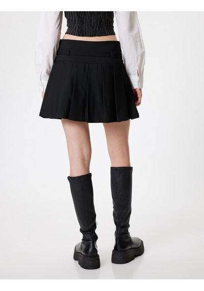 Koton Mini Pileli Etek Kemer Detaylı Standart Bel Slim Fit Siyah 5wal70012ıw Siyah