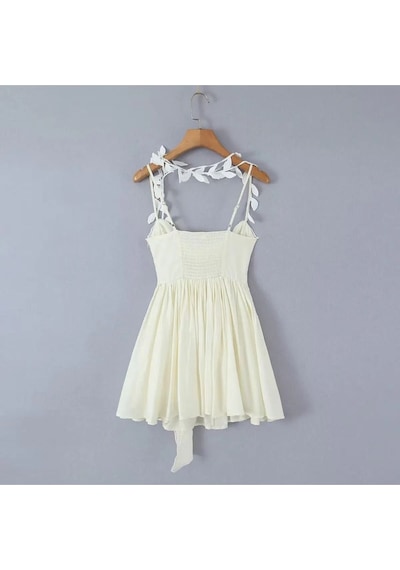 Fashion Cocktail Sarmaşık Dolanan Yaprak Aksesuarlı Lastikli Kemerli Askılı Mini Elbise Bej Bej Fashion Cocktail Sarmaşık Dolanan Yaprak Aksesuarlı Lastikli Kemerli Askılı Mini Elbise Bej Bej