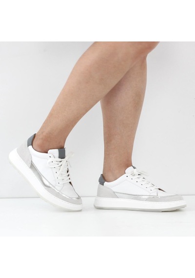 Kadın Beyaz Bağcıklı Kalın Tabanlı Deri Sneaker