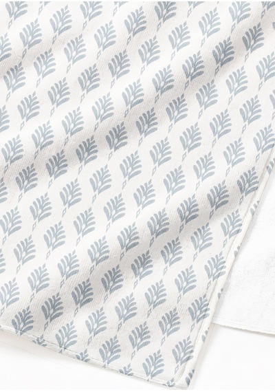 Mavi Beyaz Yaprak Motifli Plaj Havlusu - Minimalist Akdeniz Stil Hızlı Kuruyan Mikrofiber Havlu Sakin Menekşe