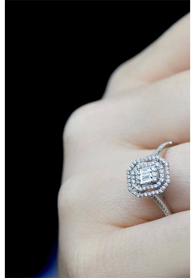 0.45 Ct Modern Tasarım Baget Kare Tektaş Yüzük