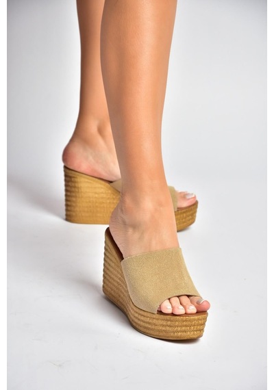 Fox Shoes Y996559902 Bej Süet Dolgu Tabanlı Kadın Terlik