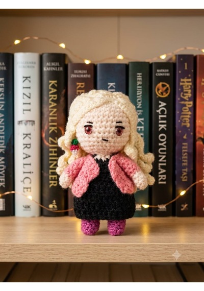Hayalperest Sihirbaz Kız Amigurumi Örgü Oyuncak - Film Karakteri Hediyelik Figür 11 Cm