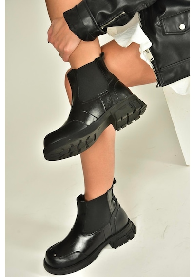 Fox Shoes V312402609 Siyah Kalın Tabanlı Lastik Detaylı Kadın Bot Siyah
