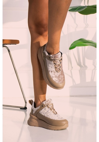 Yeni Bej - Kadife Dolgu Taban Sneaker Model 440583 Bej