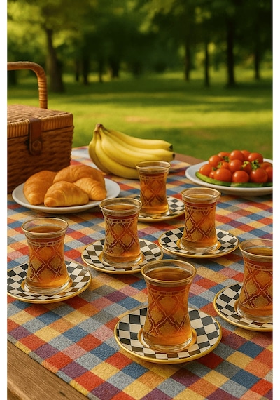 12 Parça Altın Yaldız Desenli Cam Çay Bardağı Ve Dama Desenli Çay Tabağı - Çay Takımı Çok Renkli
