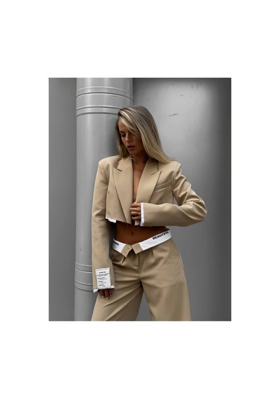 Mayrem Kadın Detaylı Crop Blazer Ceket Ve Geniş Paça Pantolon Takımı Bej