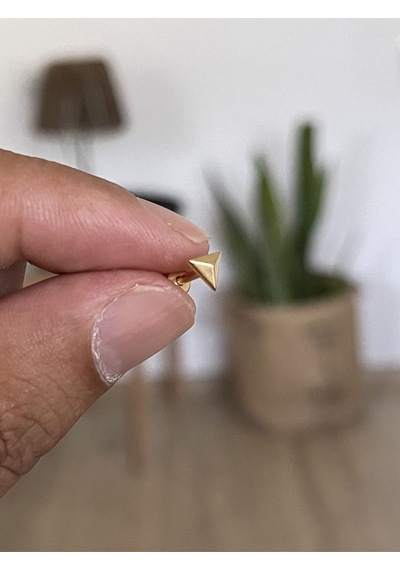 Şık Cerrahi Çelik Dudak Tragus Helix Kıkırdak Conch Minimal Üçgen Piercing Açık Mor