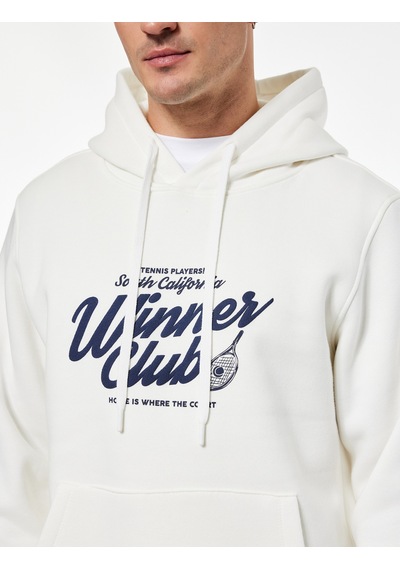 Koton Regular Fit Uzun Kollu Kanguru Şardonlu Cepli Kapşonlu Baskılı Sweatshirt Beyaz 7wam70032mk