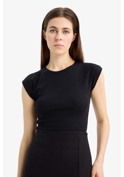 DeFacto Slim Fit Dar Kesim Bisiklet Yaka Basic Düz Modal Kısa Kollu Tişört F0685AX25SPBK27