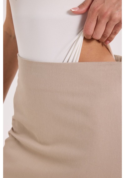 Tudors Kadın Slim Fit Dar Kesim Askılı Kare Yaka Sırtı Açık Sandy Kumaş Çıtçıtlı Beyaz Body-51245