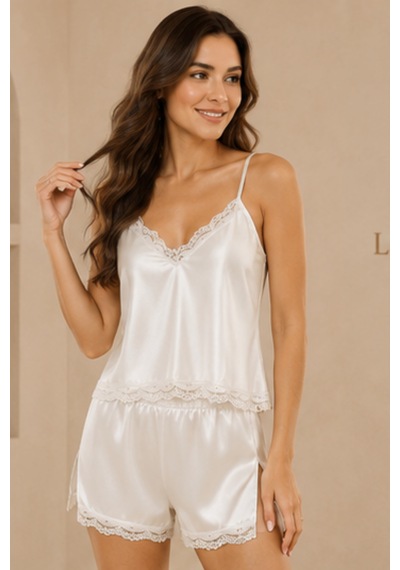 Loule Kadın Ekru Dantel Kenarlı Saten Şortlu Pijama Takımı