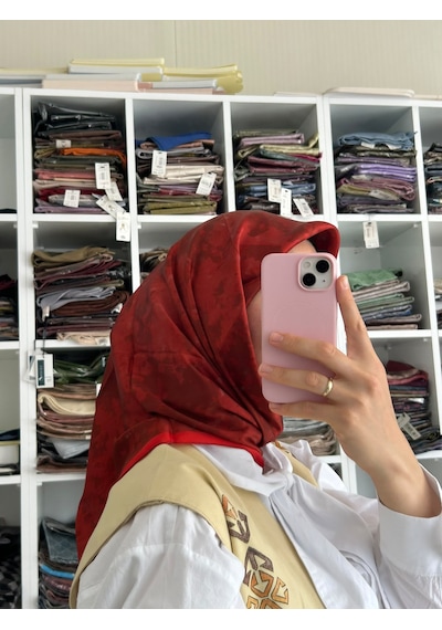 Zeylin Aker Bulut Desen Sura İpek Eşarp 7208701-344 kırmızı
