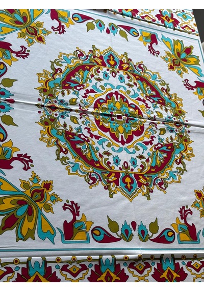 Kolay Temizlenebilir Renkli Cıvıl Cıvıl Desenli Masa Örtüsü 170x170 Cm Beyaz - Pembe