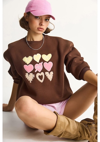 Shade Kadın Bisiklet Yaka Kalp Nakışlı Şardonlu Üç İplik Sweatshirt 6875 60283520 - Kahverengi