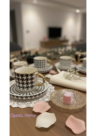 Siyah Beyaz Desenli Gold Detaylı 6 Lı Türk Kahve Fincan Takımı Porselen-balsa Fincan Takımı Siyah - Beyaz - Altın Siyah Beyaz Desenli Gold Detaylı 6 Lı Türk Kahve Fincan Takımı Porselen-balsa Fincan Takımı Siyah - Beyaz - Altın