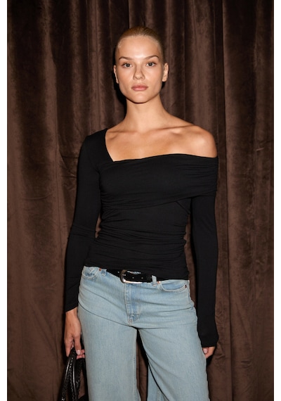 Grımelange VELMEA Kadın Asimetrik Yaka Omuz Detaylı Slim Fit Siyah Bluz