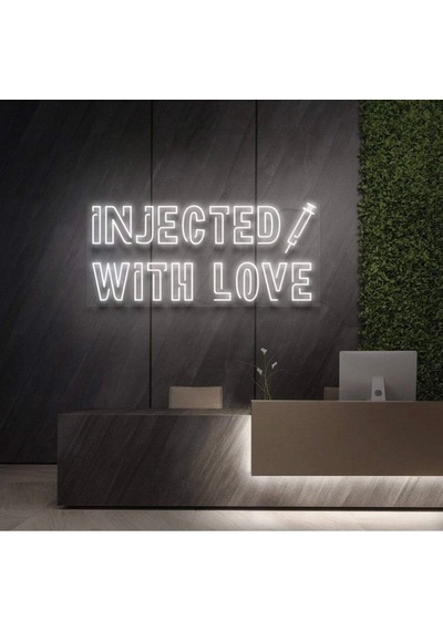 Injected Wıth Love Yazılı Ve Şekilli Neon Tabela Beyaz