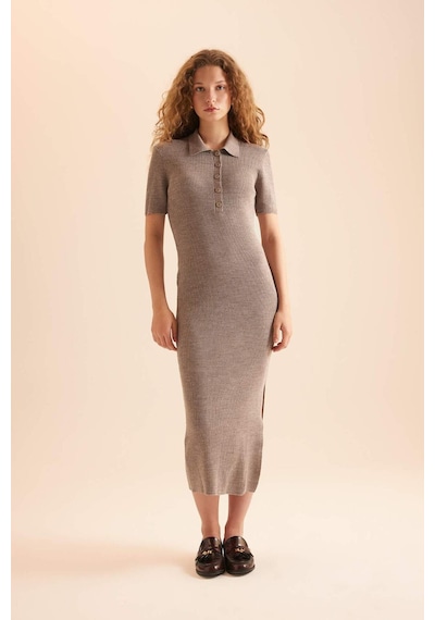 DeFacto Fitted Polo Yaka Kısa Kollu Yırtmaçlı Midi Triko Elbise - Bej D4914AXNSBG476