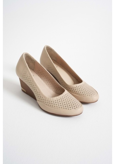 Analin Shoes Kadın Hakiki Deri Petek Baskılı Dolgu Topuklu Ayakkabı Bej