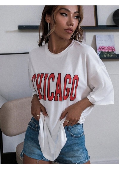 Flood Of Style Kadın Beyaz Chicago Baskılı Düşük Omuz Oversize Bisiklet Yaka T-shirt