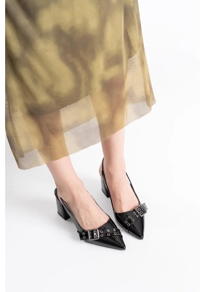 Alfaze Siyah Rugan Büyük Tokalı Sivri Burun Slingback Topuklu Ayakkabı Topuk Boyu 8 Cm Alfaze Siyah Rugan Büyük Tokalı Sivri Burun Slingback Topuklu Ayakkabı Topuk Boyu 8 Cm