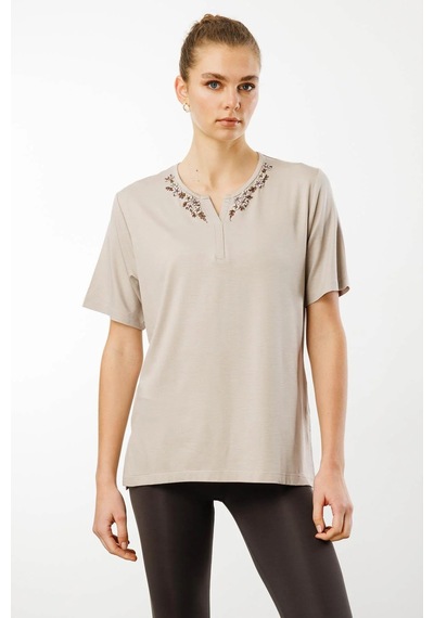 Desen Triko Kadın Açma Yaka Dantel Çiçek İşlemeli Penye T-shirt 24751 Bej Bej