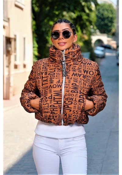 Keyifli Moda Kadın Kahverengi Yazılı Dik Yaka Su Geçirmez Kısa Şişme Mont